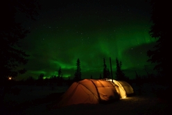 Camp unter dem Polarlicht